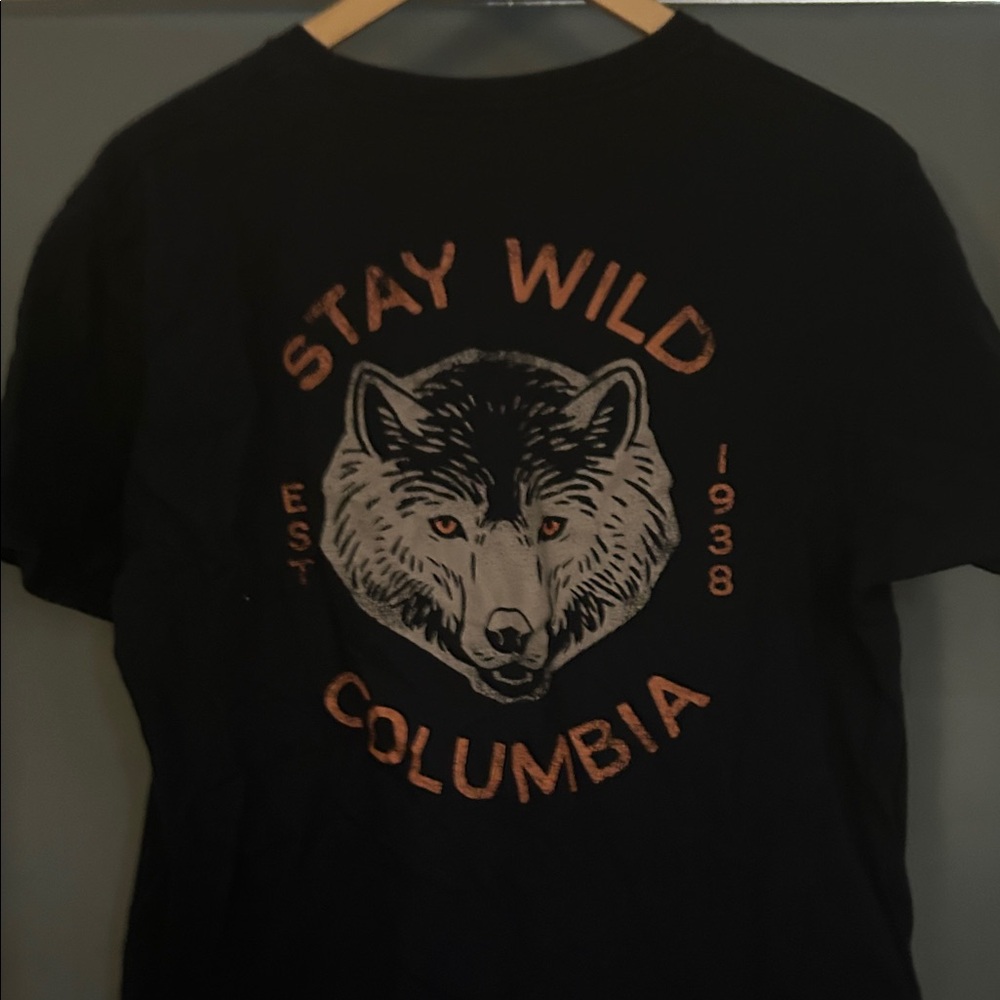 Columbia Dark Graphic Tee with Wolf Design